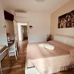 Affitta La Fenice Di Folli Lorella Pensionat 4*